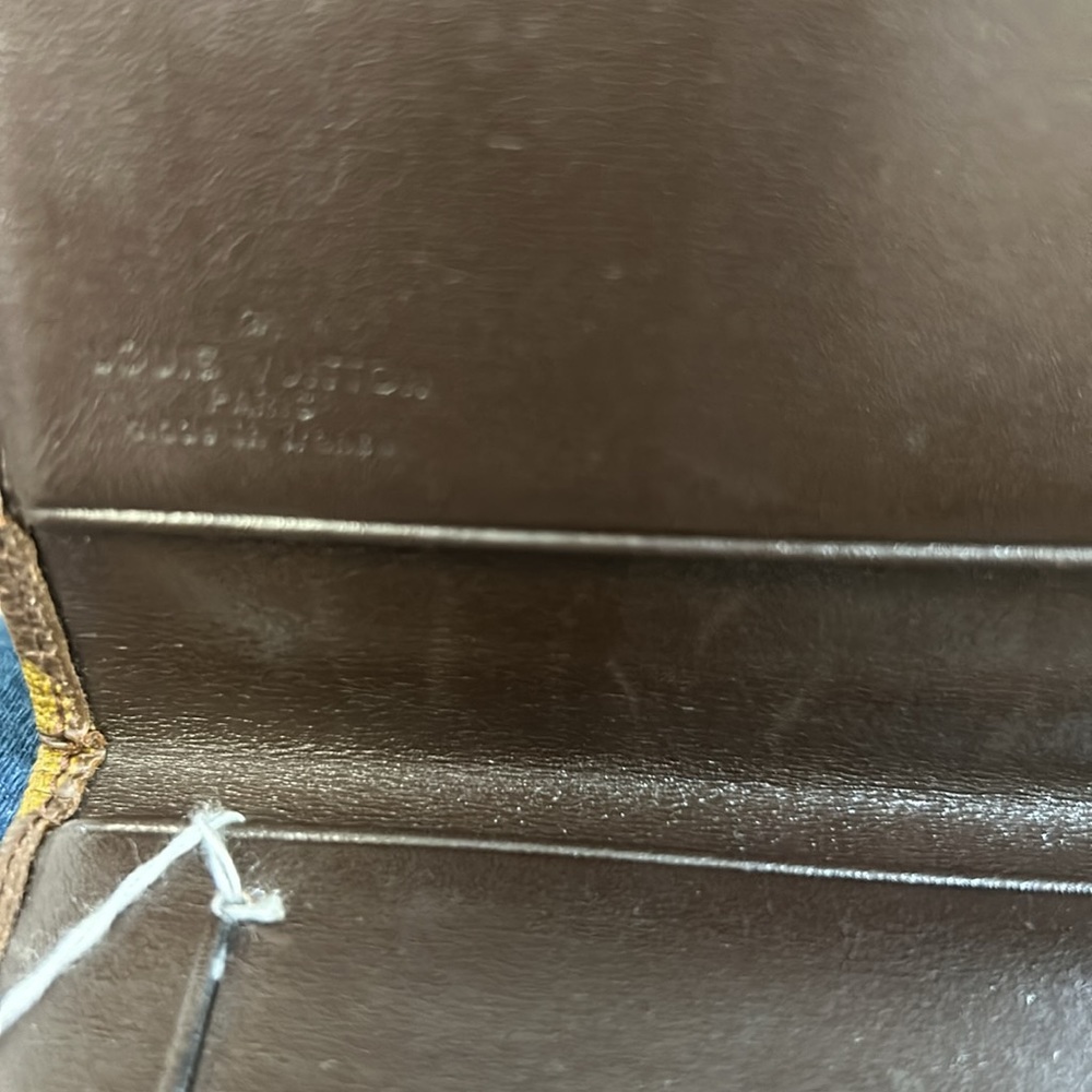 Authentic Louis Vuitton check book cover - Picture 9 of 10